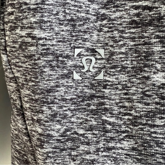 Men’s Lululemon Grey Charcoal Stretch Long Sleeve Size XS w/ side zip pocket - Picture 3 of 4